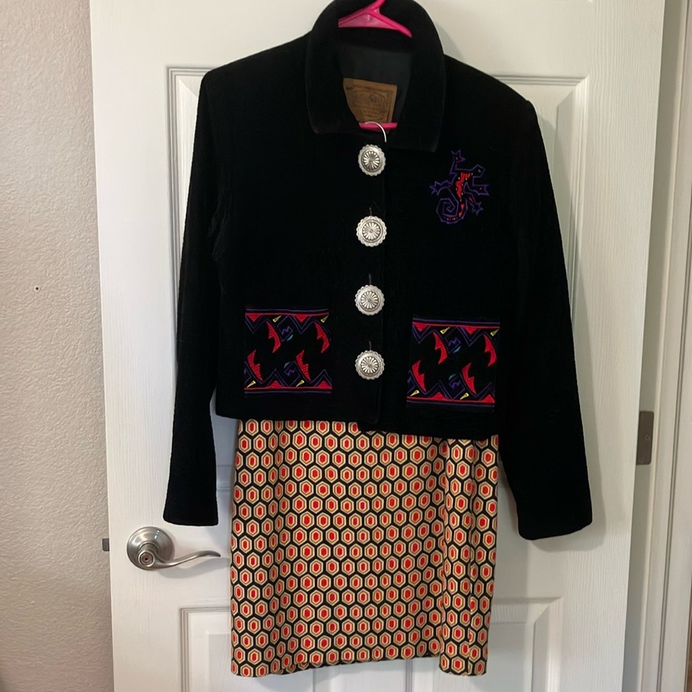 Black Modern Lined Blazer with Structured Silhouette
